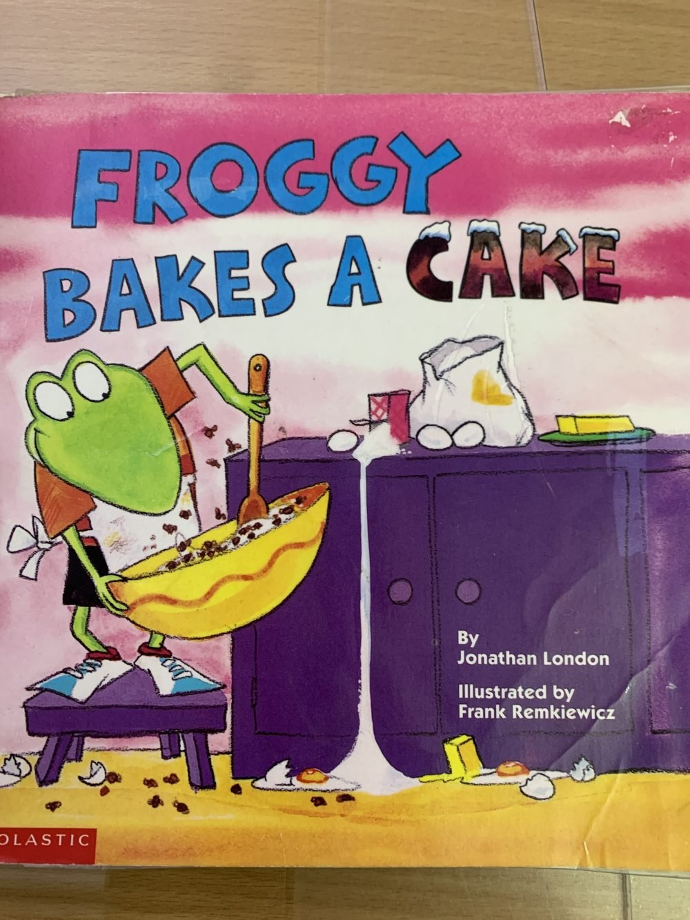 Froggy Bakes a Cake